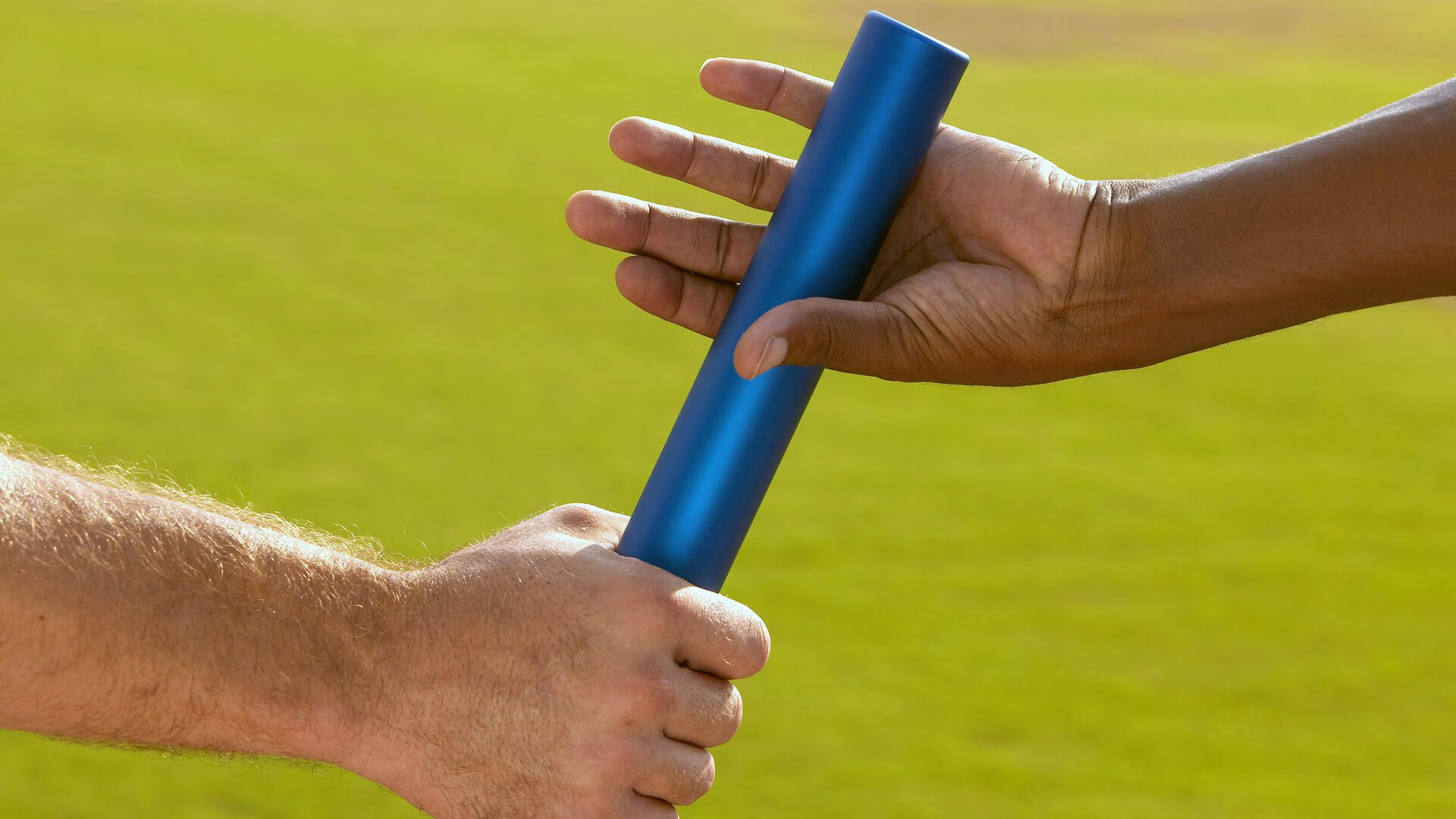 九游app官网下载-德国骑手弗洛尔·德·温内在2024年欧洲三项赛锦标赛中以“Thunder”马匹获得个人铜牌，表现出色。